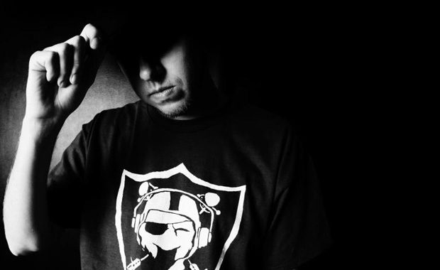DJ Platurn X John Coyne – The Bones – cover