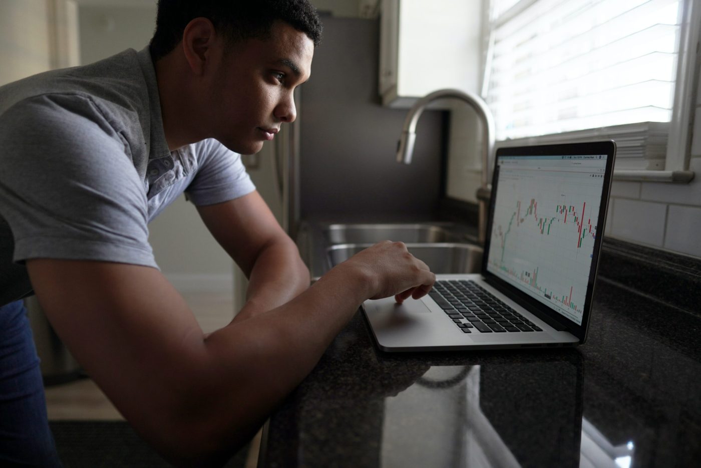 How to pick the best cryptocurrency to invest in – cover