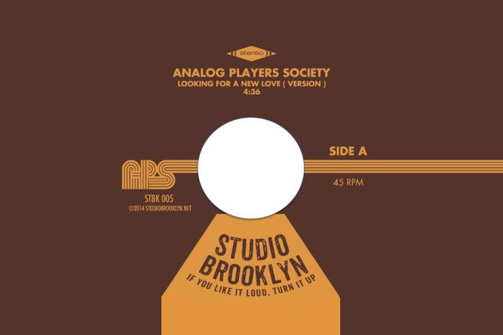 (Premiere) Analog Players Society – Looking for a New Love – cover